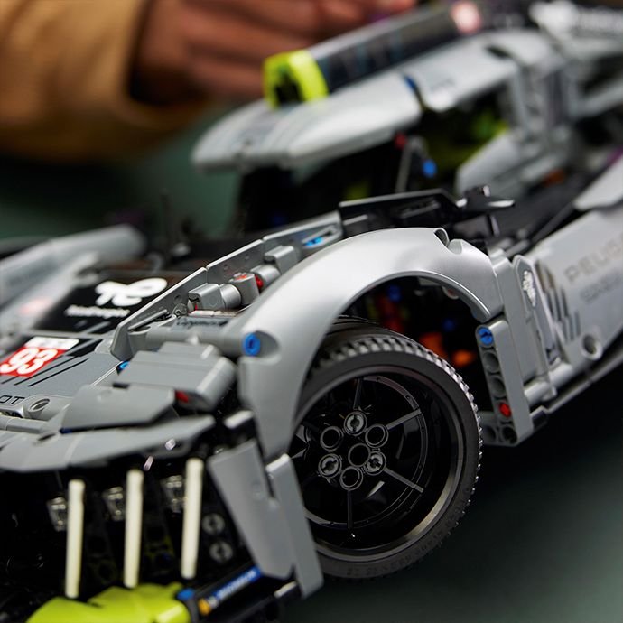 Конструктор LEGO Technic Peugeot 9X8 24H Le Mans Hybrid (42156